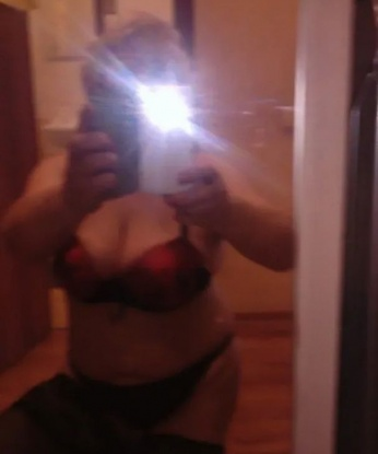 Живу в Москве и предлагаю тебе свои услуги сопровождения и наслаждения. В моих возможностях - ласки, массаж, горячие игры и многое другое, чтобы ты чувствовал себя особенным и удовлетворенным. У меня есть отличные отзывы, которые подтверждают мою профессиональность и умение угодить самым искушенным мужчинам 💫🔥. Мои фото безумно привлекательны и гарантированно разожгут в тебе желание. Сделай шаг в мир наслаждения со мной и ты не пожалеешь! 🌹🌟 5918, 46 лет